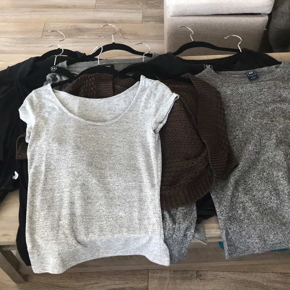 Lot of women’s tops size s/m gap and express